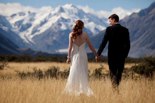 Simply Inspired Photography - Couple with mountain backdrop
