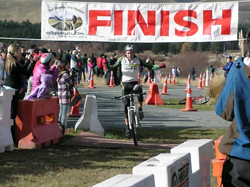 Crossing the finishing line on the 2007 Run79 MTB Pursuit